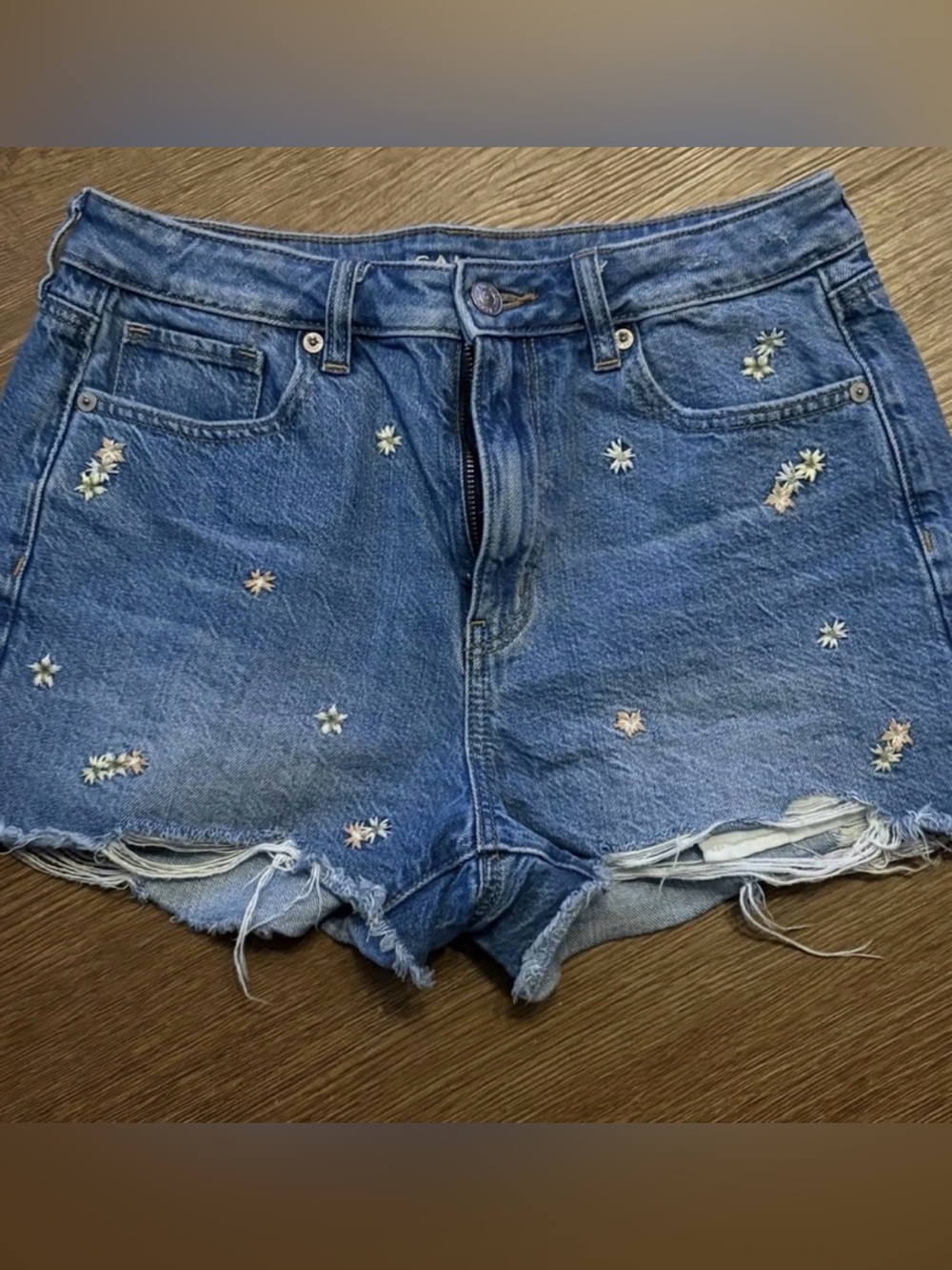 American Eagle Daisy Embroidered Mom Jeans Shorts size 4